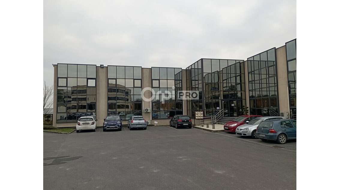 Bureau de 233m² à louer en R+1 à Reims Farman