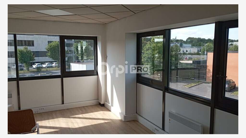 Bureau de 233m² à louer en R+1 à Reims Farman