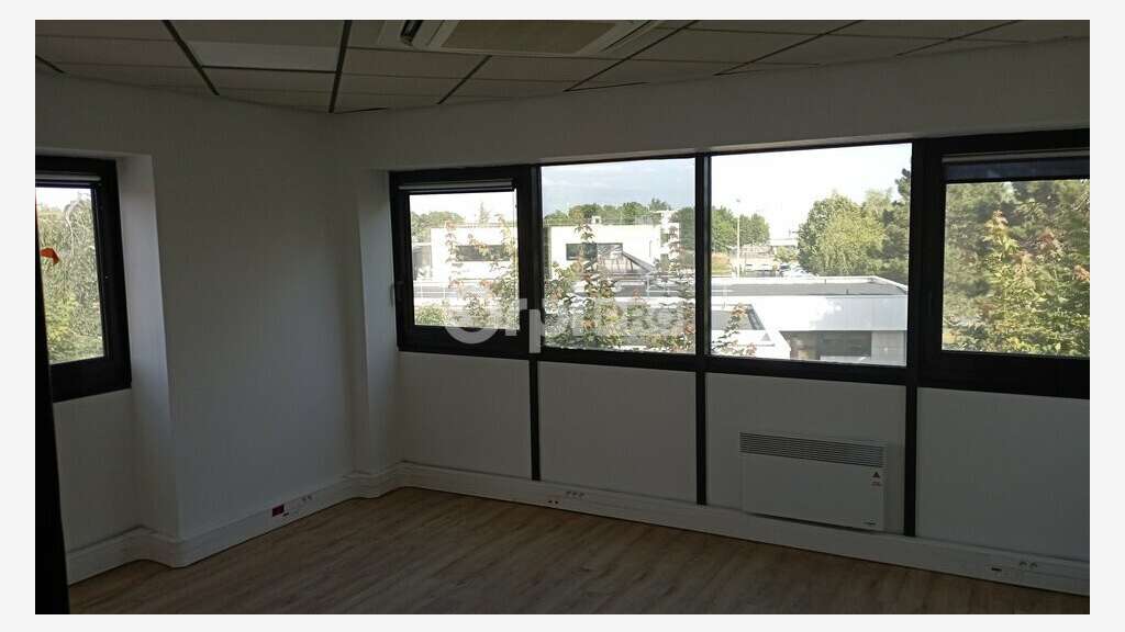 Bureau de 233m² à louer en R+1 à Reims Farman