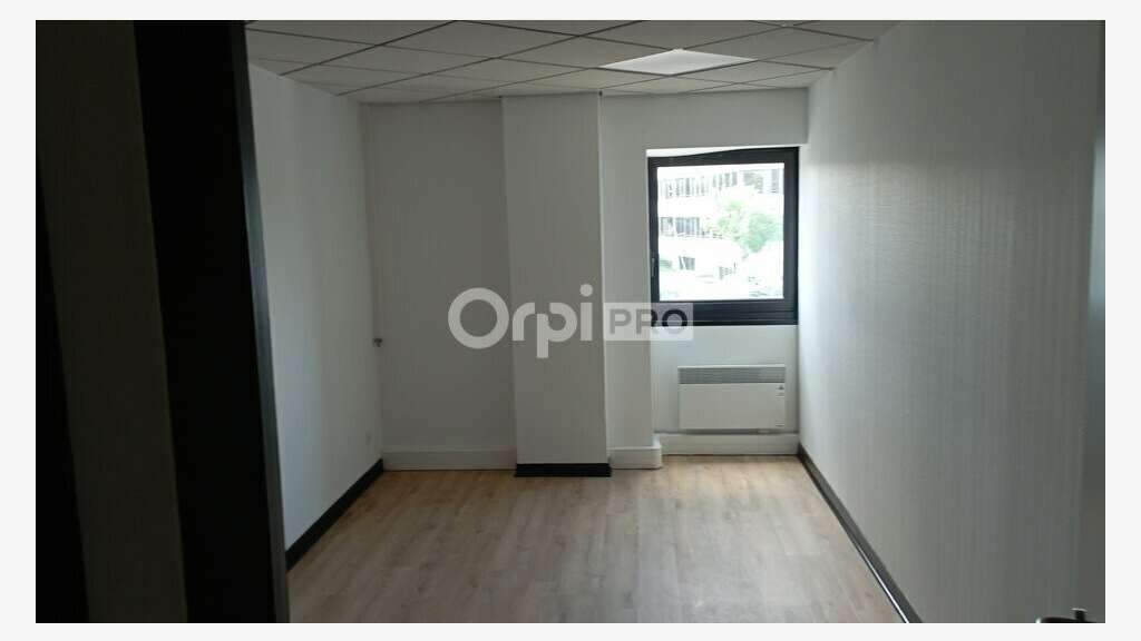 Bureau de 233m² à louer en R+1 à Reims Farman
