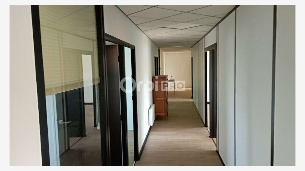 Bureau de 233m² à louer en R+1 à Reims Farman
