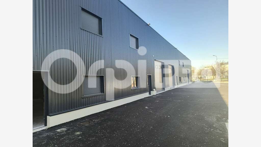 Local d'activité 211m² à louer à Reims Farman