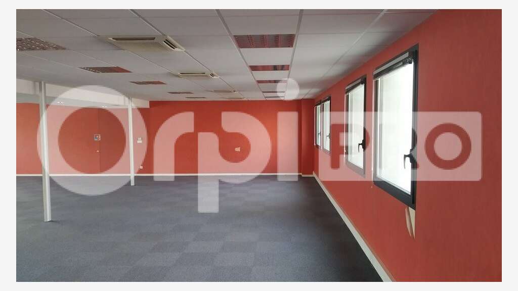 Bureaux 215m² à louer en RDC à Reims gare centre