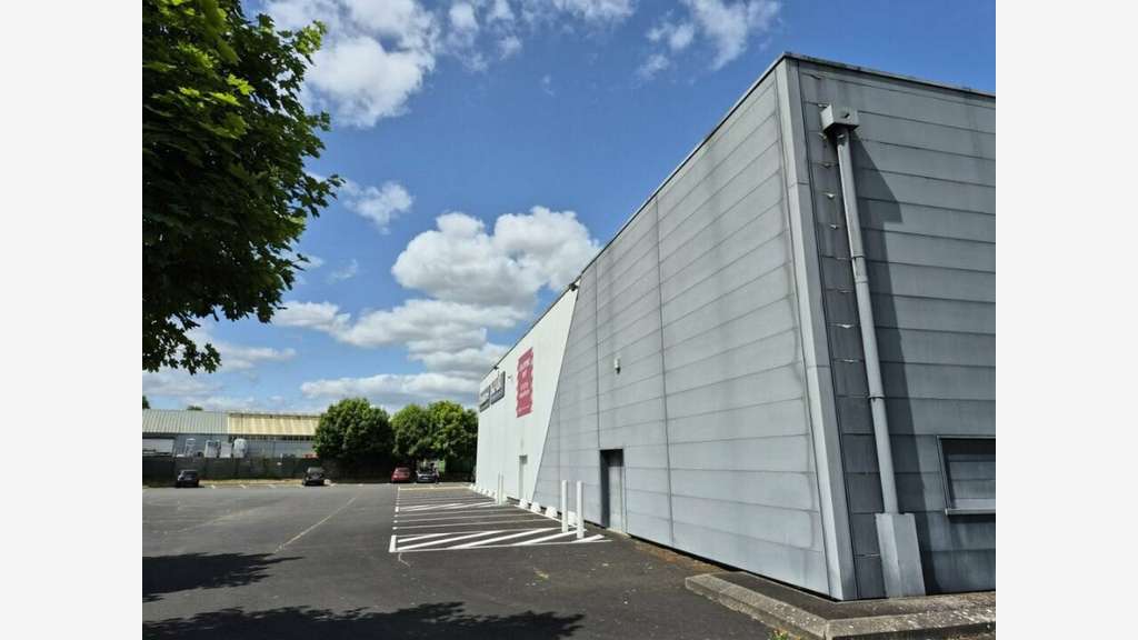 A louer local commercial 150m² en Vallée du Loir
