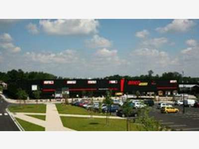 Loue local commercial 170m² Saint André de Cubzac