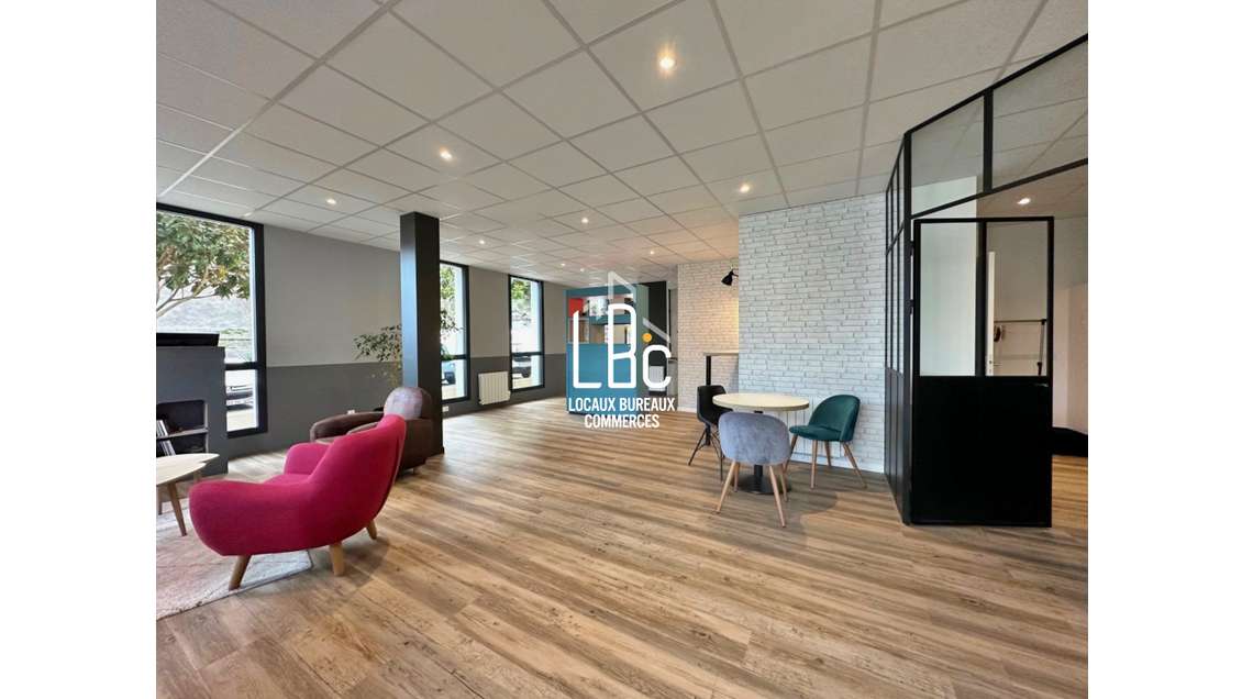 A louer local cial 128m² Saint Julien de Concelles