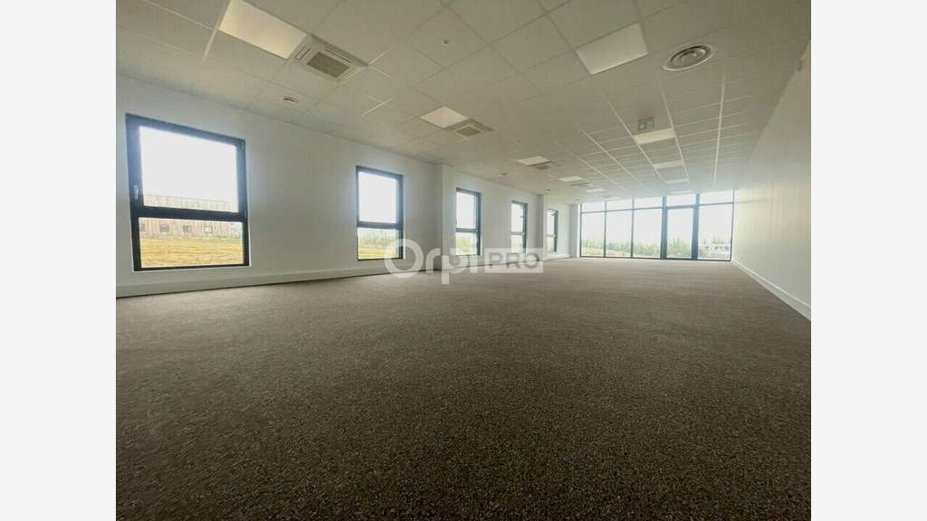 Bureau de 113m² à louer en RDC à Saint Quentin