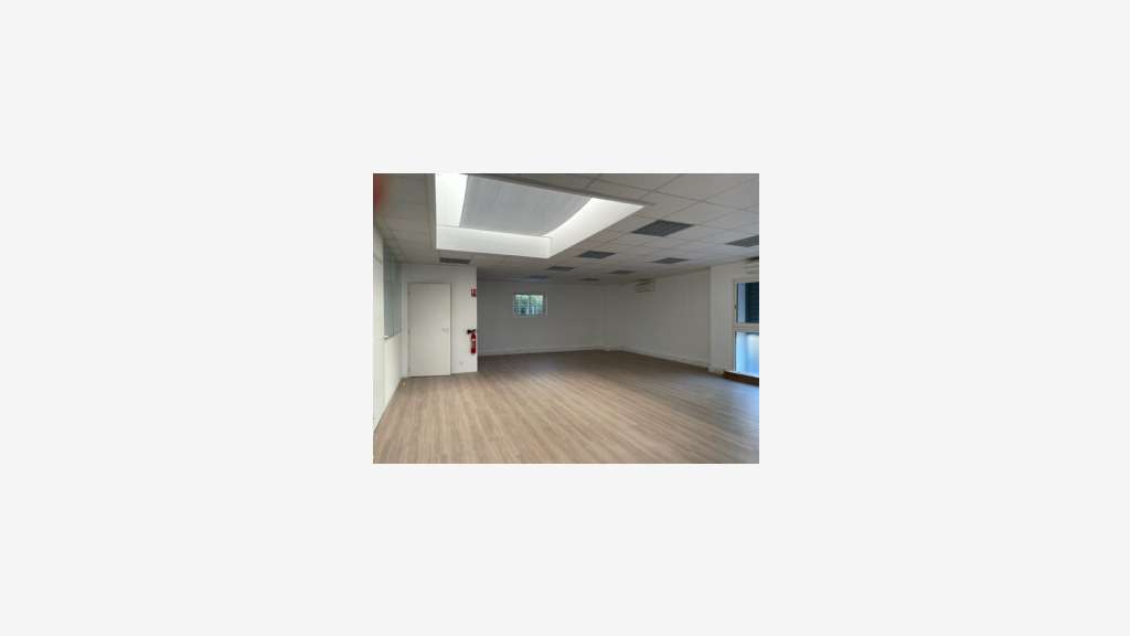 A louer bureau 85m² R+1 à Marseille 13016
