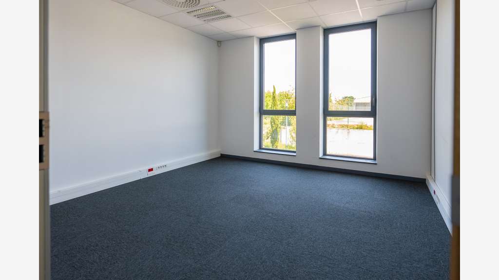 Location plateau de bureaux neufs  276m² à Alençon
