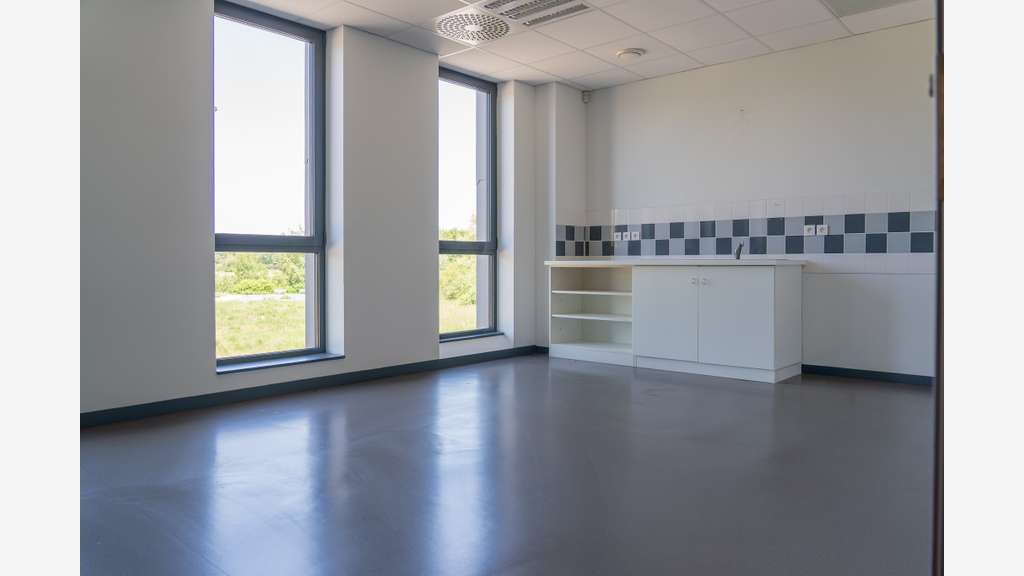 Location plateau de bureaux neufs  276m² à Alençon