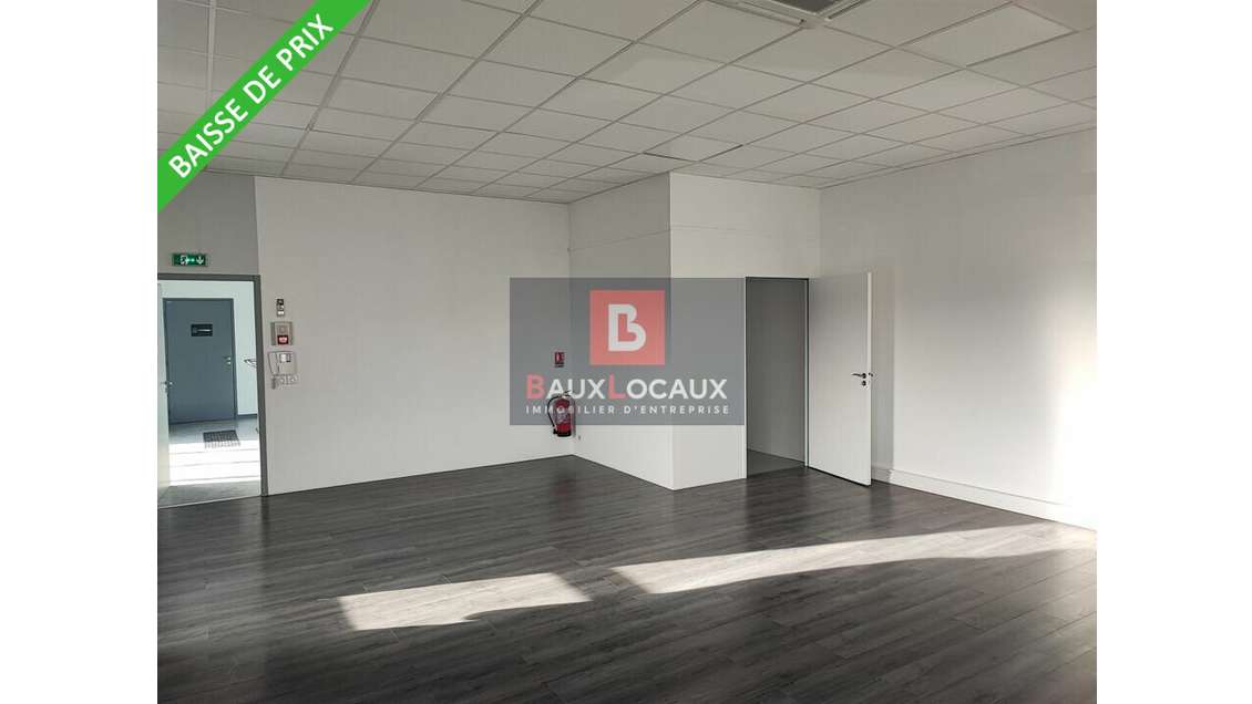 Bureaux de 73m² à louer au 1er étage à Senas