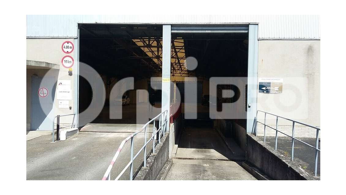 Local d'activité de 70m² à louer avec quai Senlis