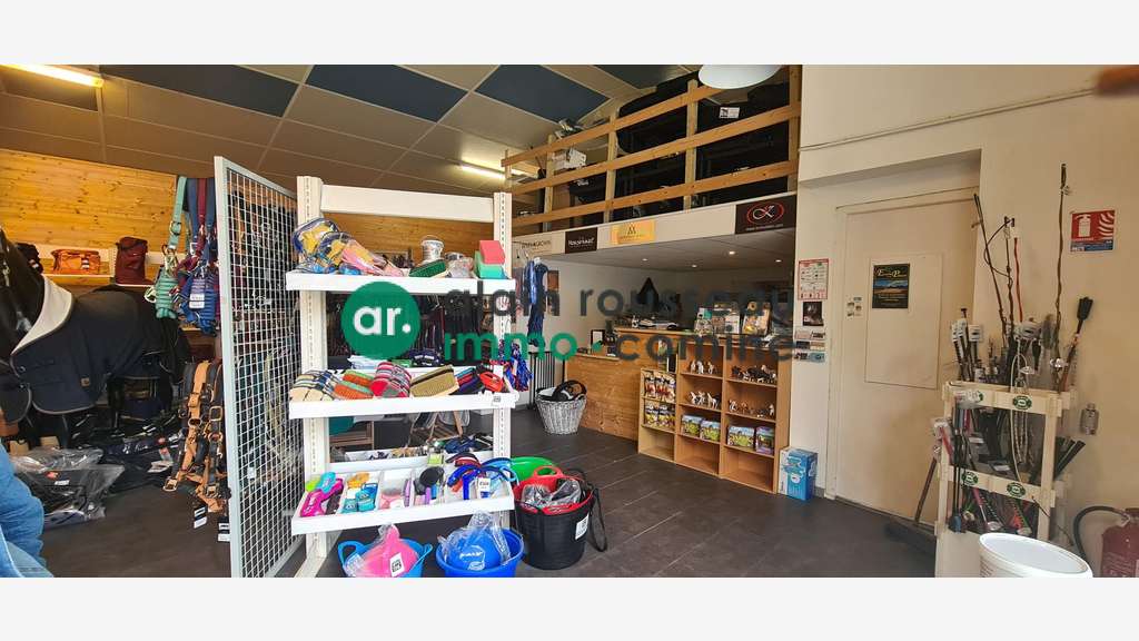 A louer show room 120m² sur 750m² à Angers Nord