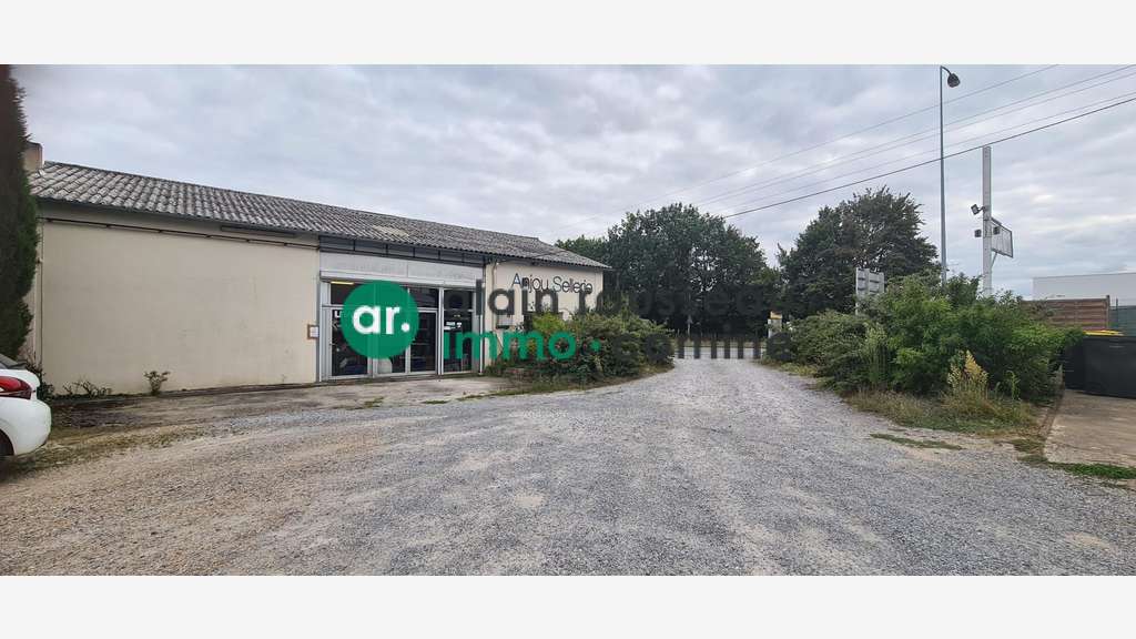 A louer show room 120m² sur 750m² à Angers Nord