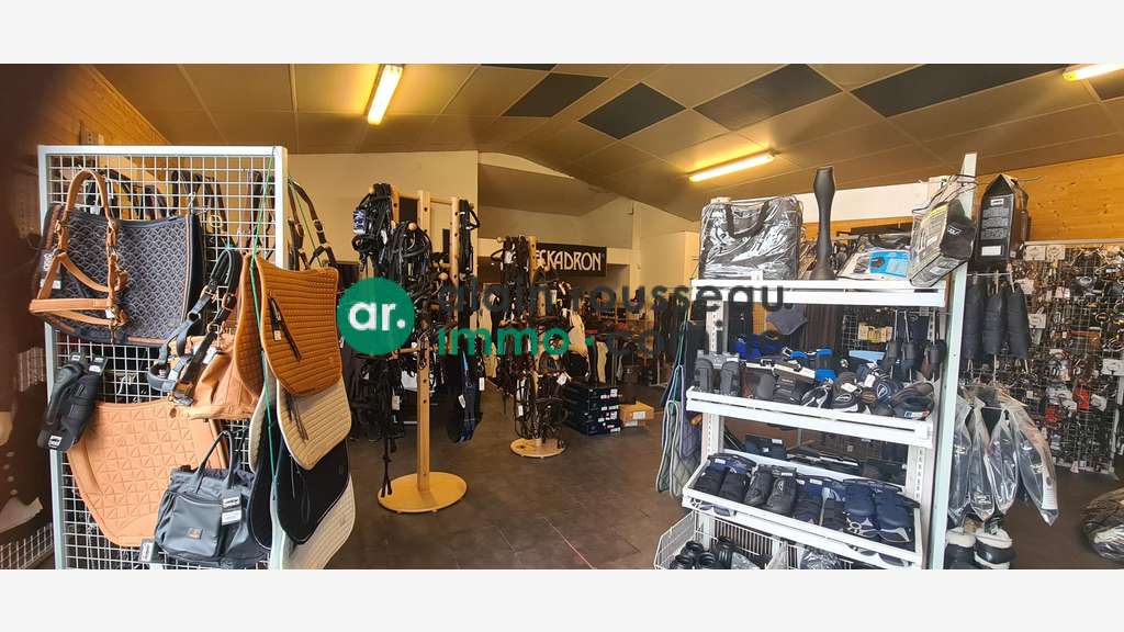 A louer show room 120m² sur 750m² à Angers Nord