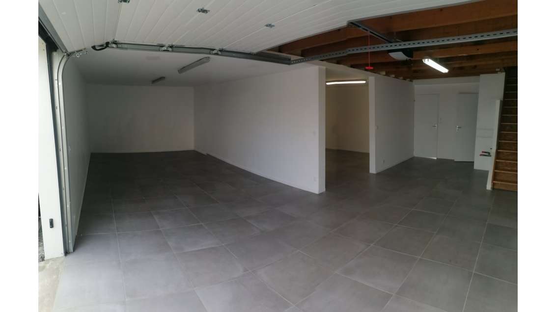 A louer showroom dépôt 110m² ZAC Aytré La Rochelle