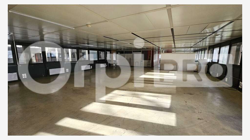 Site logistique 5266m² à louer à Canéjan 