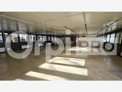 Site logistique 5266m² à louer à Canéjan