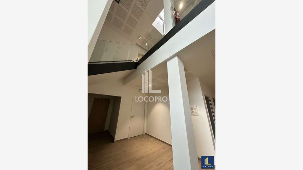 Loue bureaux divisibles 647m² à Sophia Antipolis