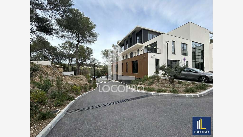 Loue bureaux divisibles 647m² à Sophia Antipolis