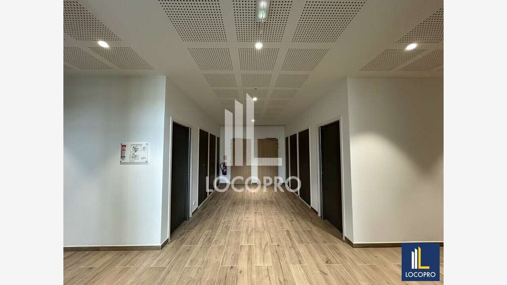 Loue bureaux divisibles 647m² à Sophia Antipolis