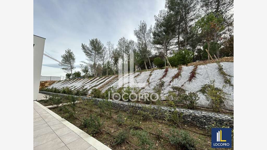 Loue bureaux divisibles 647m² à Sophia Antipolis