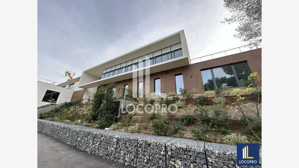 Loue bureaux divisibles 647m² à Sophia Antipolis
