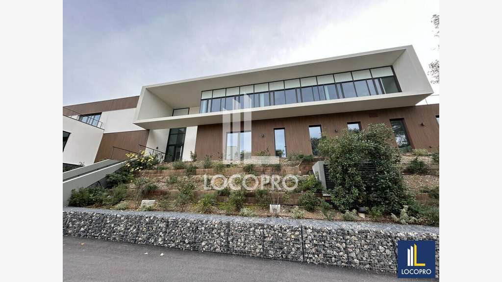 Loue bureaux divisibles 647m² à Sophia Antipolis