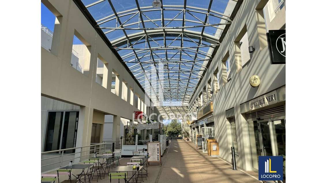 Bureaux de 1009m² à louer à Sophia Antipolis