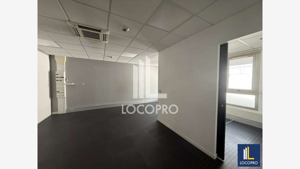 Bureaux de 1009m² à louer à Sophia Antipolis