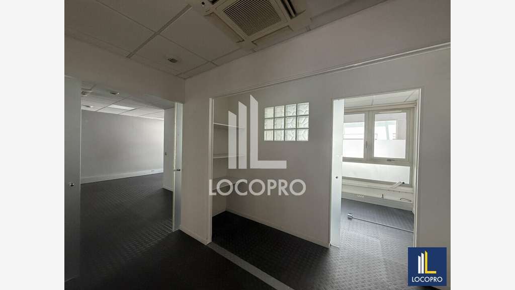 Bureaux de 1009m² à louer à Sophia Antipolis