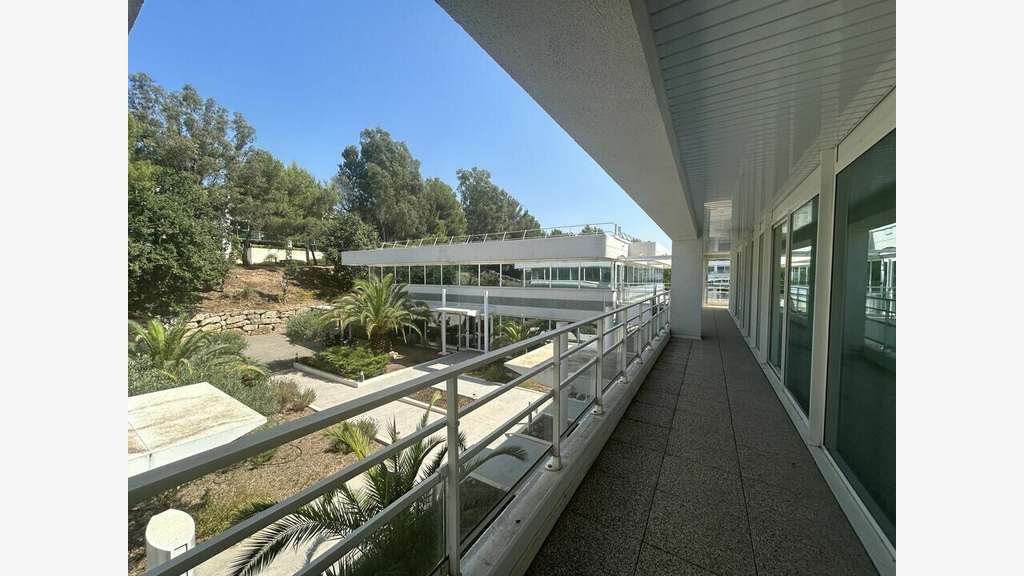 A louer bureaux de 759m² à Sophia-Antipolis