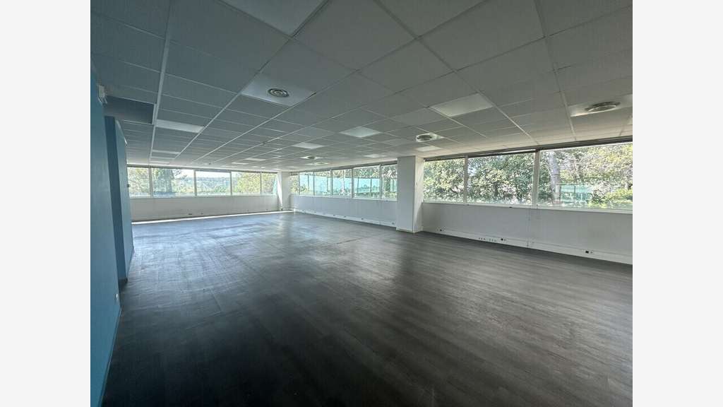A louer bureaux de 759m² à Sophia-Antipolis