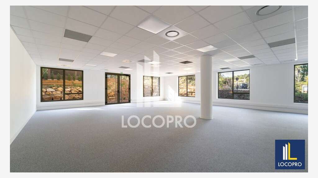 Bureaux neufs de 1028m² à louer à Sophia Antipolis
