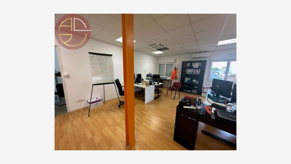 Location bureaux de 260m² en zic Labarthe sur Leze