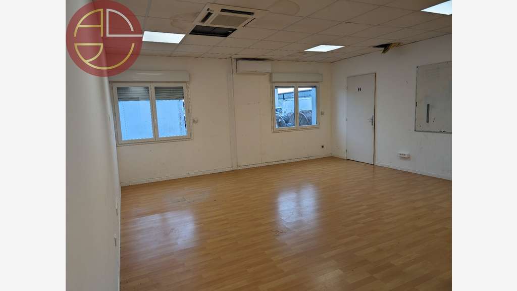Location bureaux de 260m² en zic Labarthe sur Leze