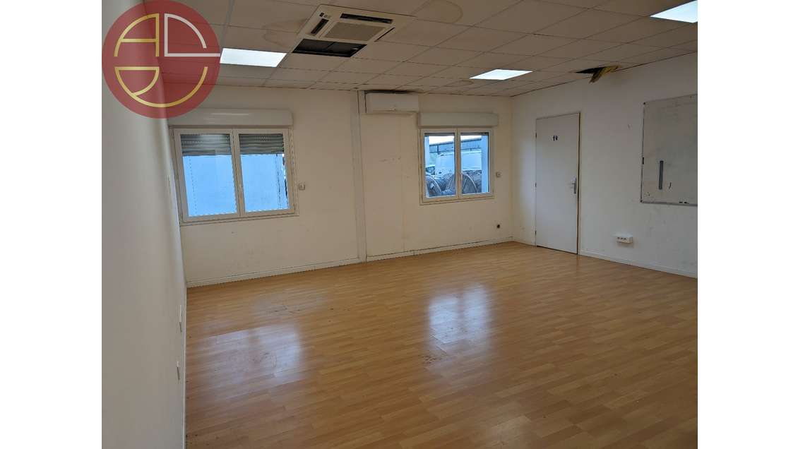 Location bureaux de 260m² en zic Labarthe sur Leze