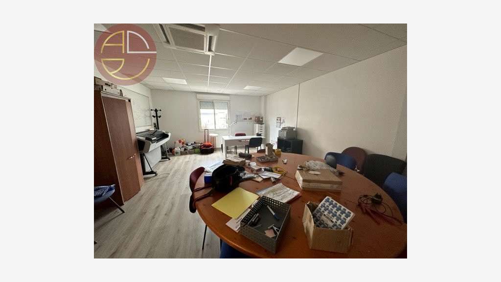 Location bureaux de 260m² en zic Labarthe sur Leze