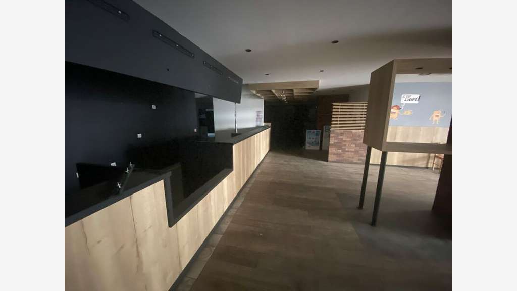 A louer 220m² avec extraction possible Gratte Ciel