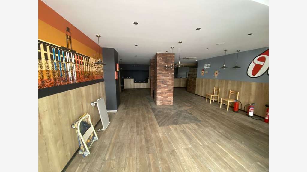 A louer 220m² avec extraction possible Gratte Ciel