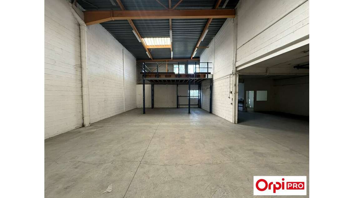 A louer local activités 200m² aux Ulis Courtabœuf