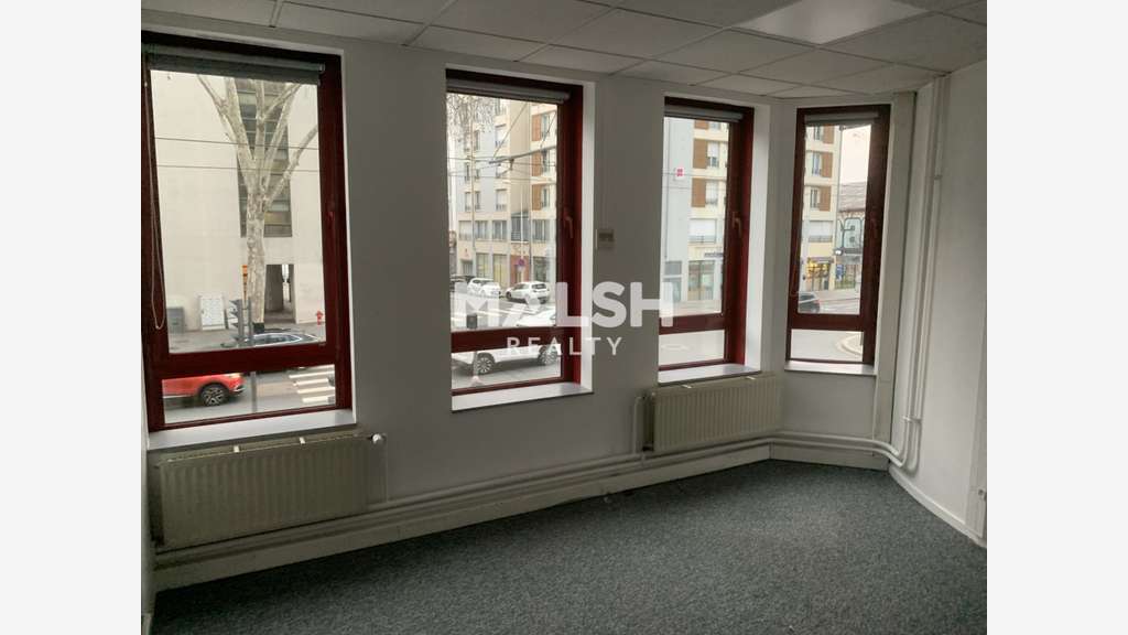 A louer bureaux 171m² à Lyon 7e Gerland