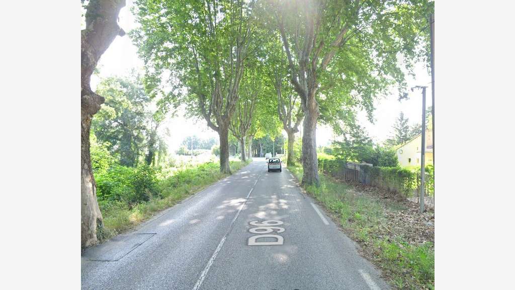 A louer terrain 1257m² Peyrolles-en-provence 13860