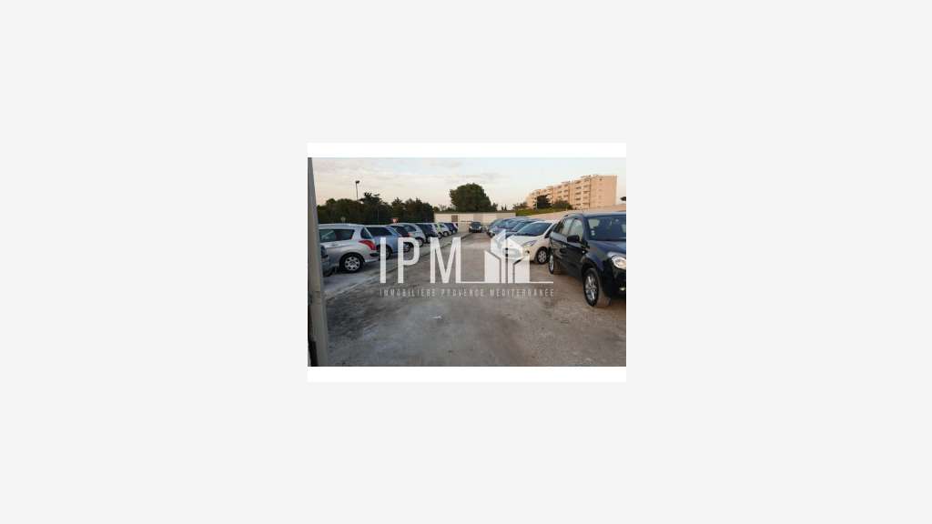 A louer terrain 700m² Martigues Croix Sainte