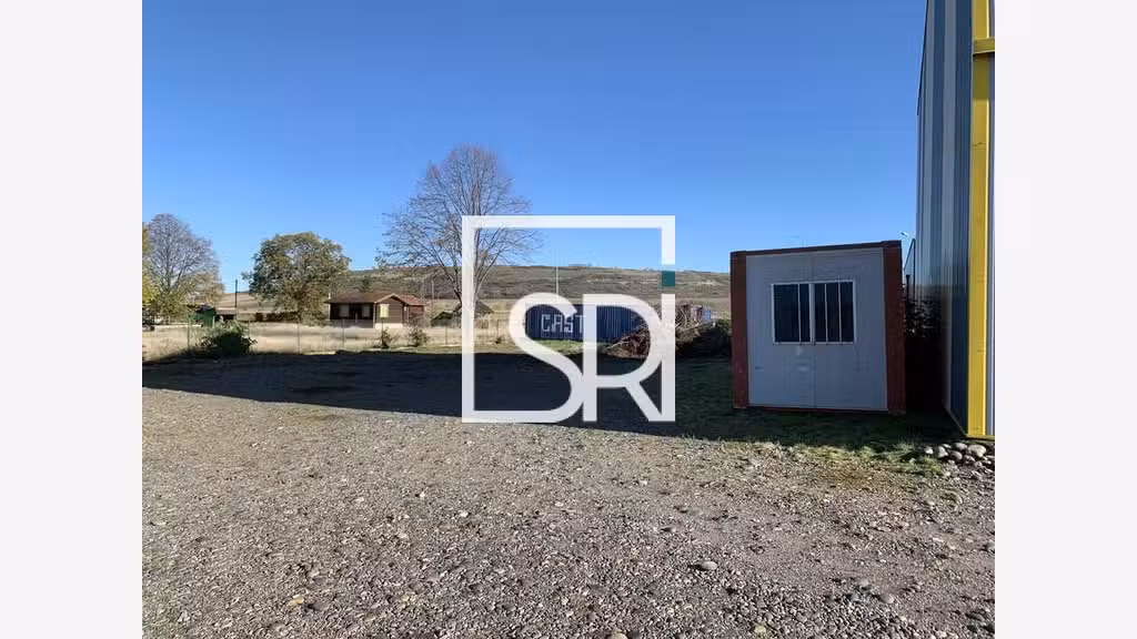 Terrain 1700m² à louer à Cournon-d'Auvergne