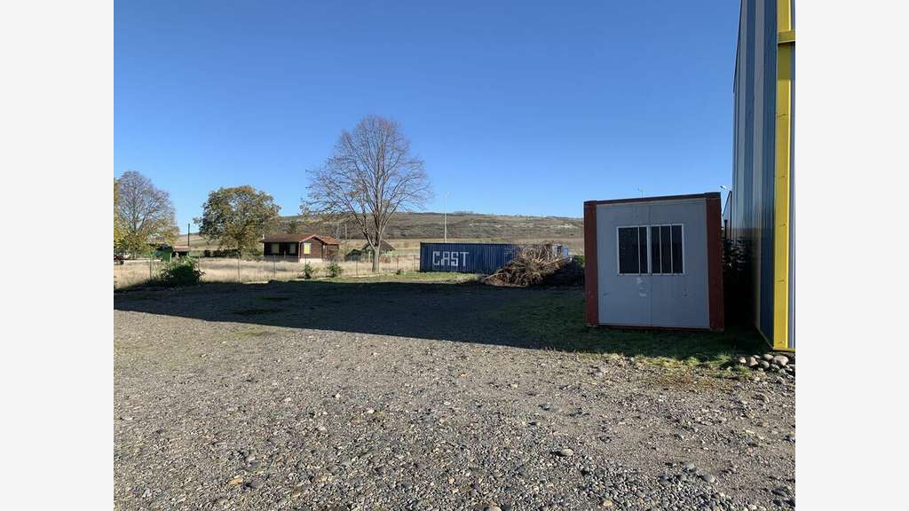 Terrain 1700m² à louer à Cournon-d'Auvergne