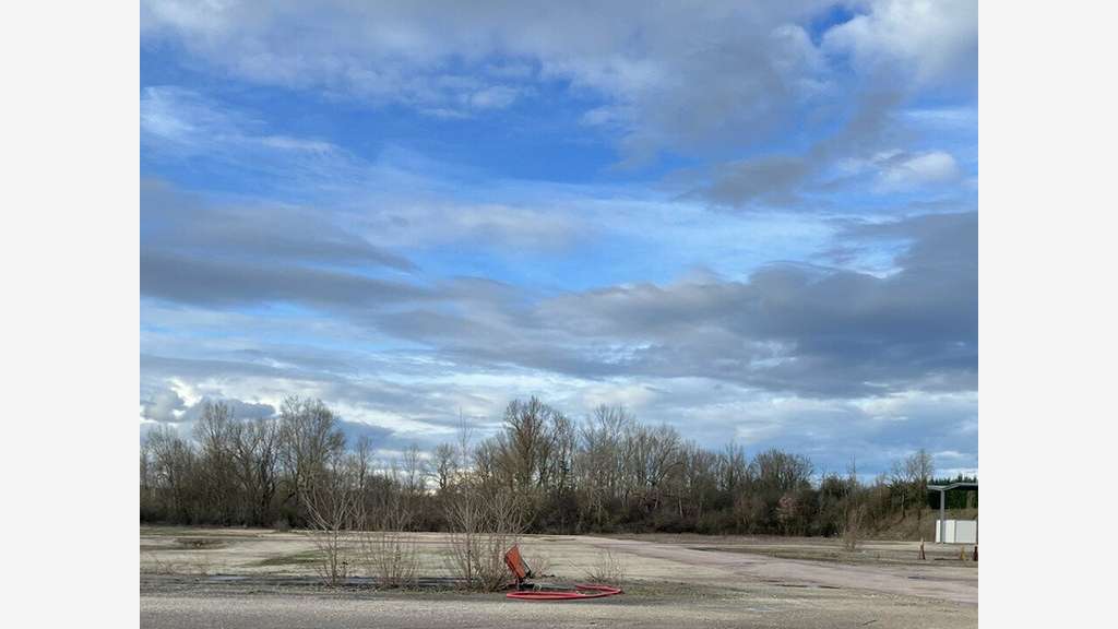 A louer terrain 10000m² prox A6 Champs-sur-Yonne