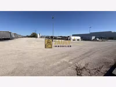 A louer terrain clos de 6500m² à 11 000m² à Poincy