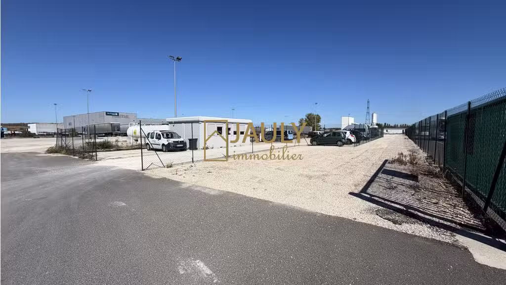 A louer terrain clos de 6500m² à 11 000m² à Poincy