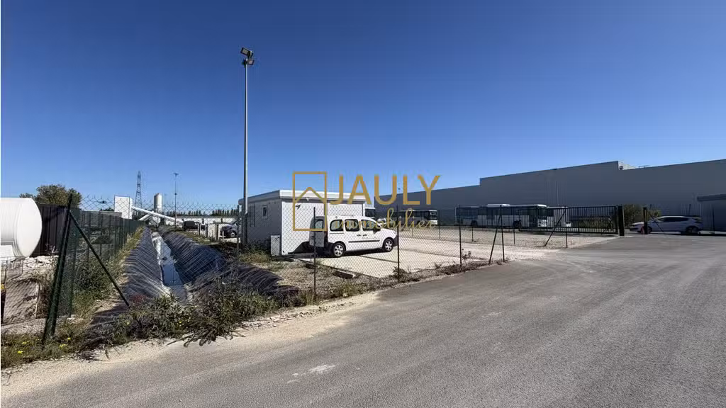 A louer terrain clos de 6500m² à 11 000m² à Poincy